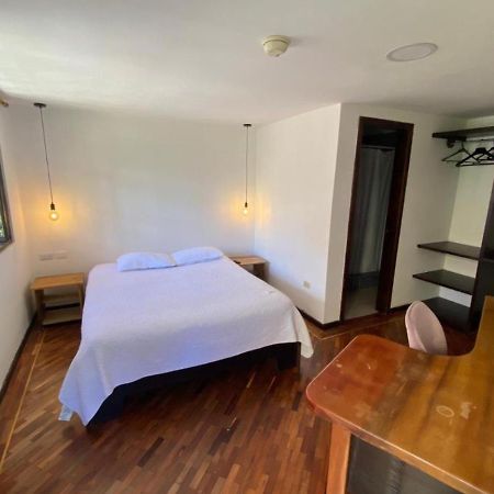 Bed and Breakfast Campus Residencias Quito Exterior foto