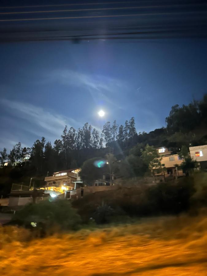 Bed and Breakfast Campus Residencias Quito Exterior foto